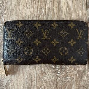 Louis Vuitton Zippy Wallet
